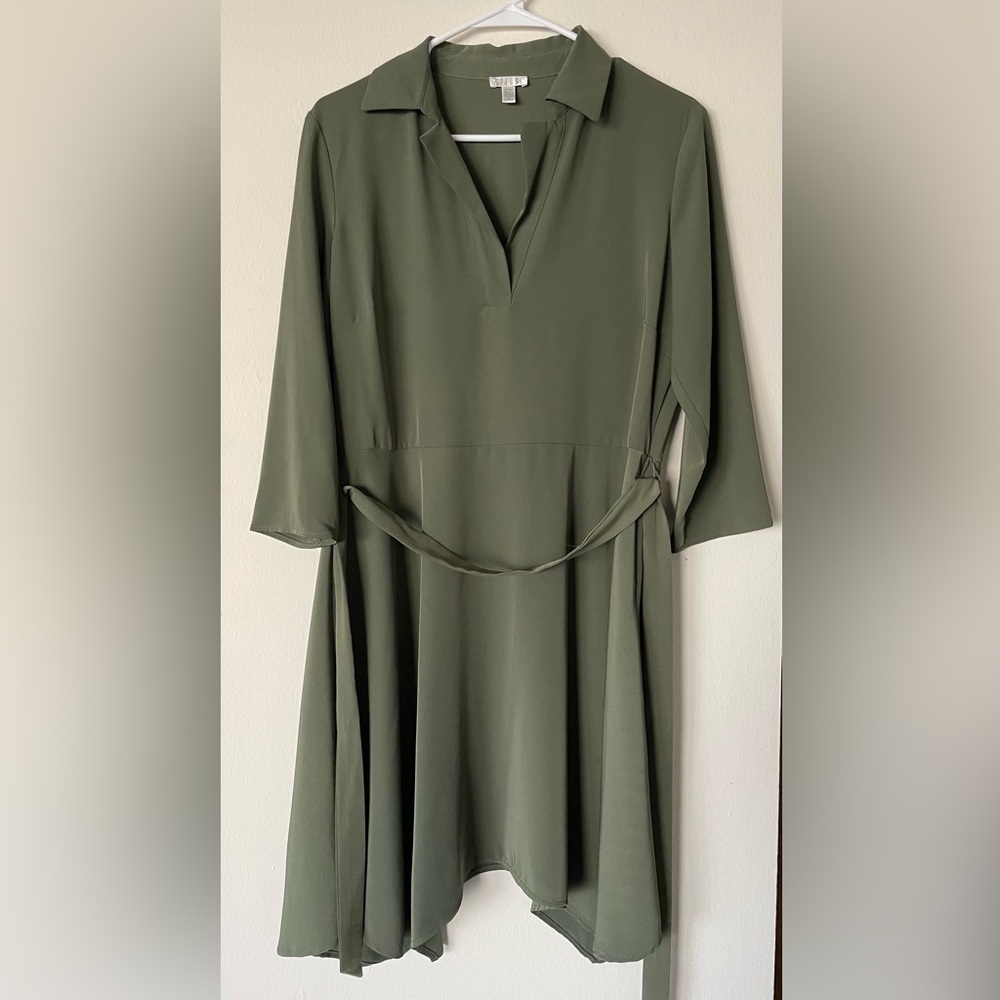 Green 3/4 length slee dress M